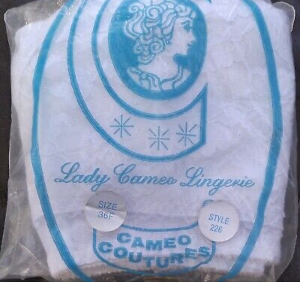 Vintage Lady Cameo Bra